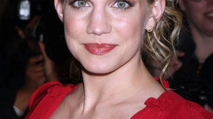 Anna Chlumsky Bra Size, Age, Weight, Height, Measurements