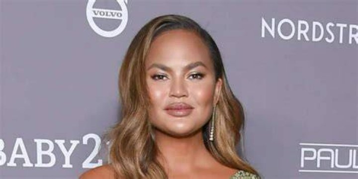 Chrissy Teigen Bra Size, Age, Weight, Height, Measurements