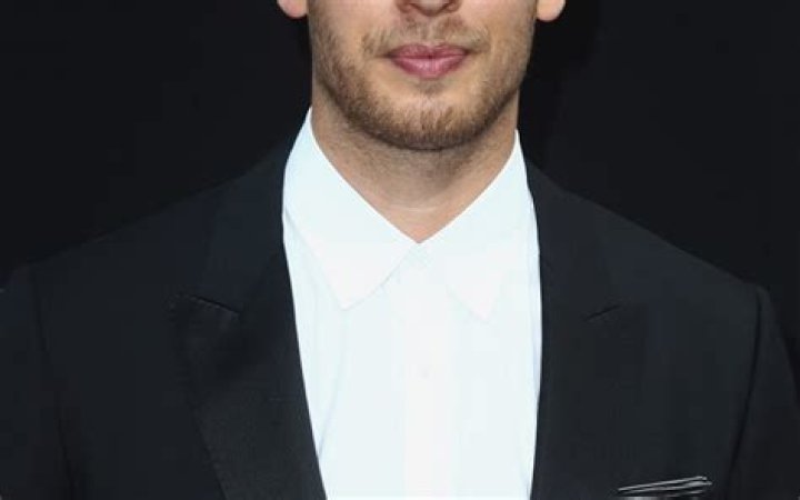 Jonas Bloquet Net Worth