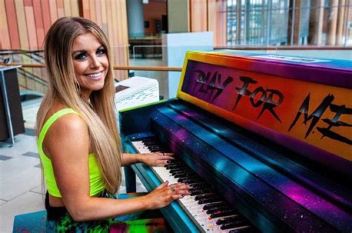 Lindsay Ell Net Worth & Earnings (2024)