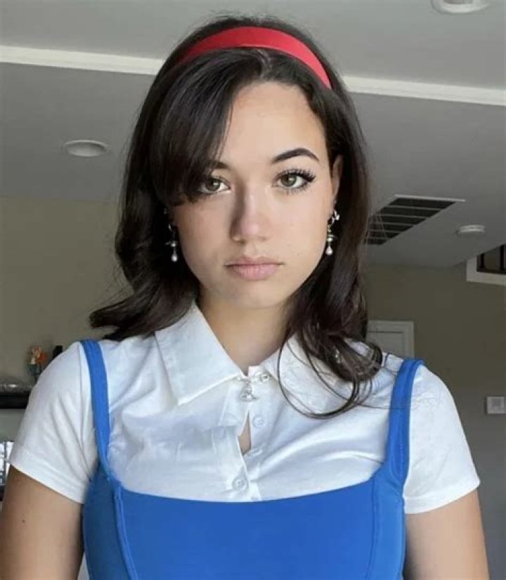 Sofia Gomez Age, Net Worth, Boyfriend, Height & More